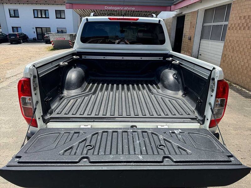 Nissan Navara NP300 N-Guard Double Cab 4x4