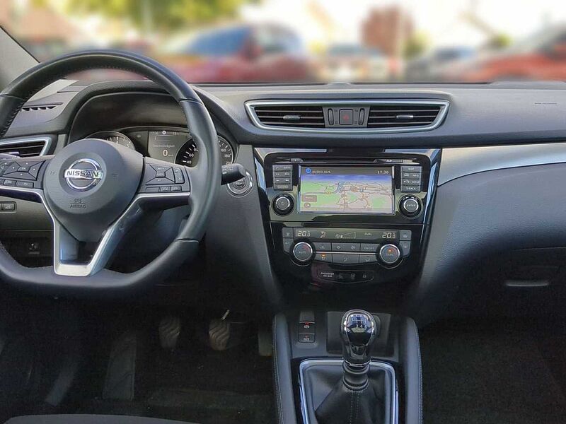 Nissan Qashqai N-Connecta1,6 DigT, navi,360°, Glasdach